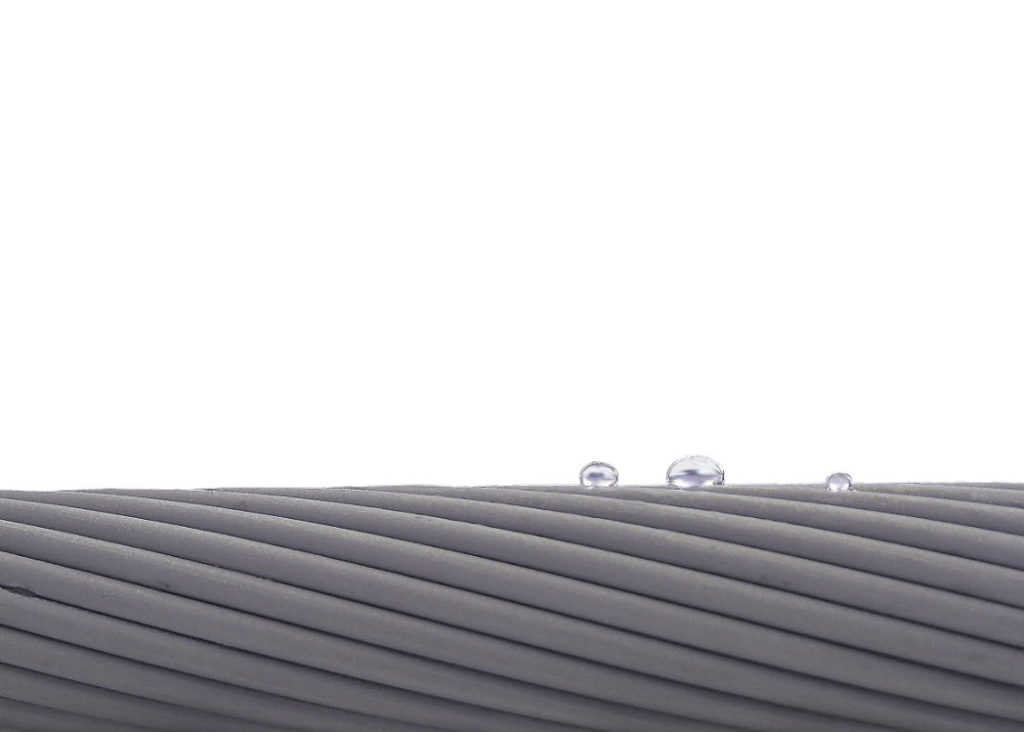 Anti-ice conductor super hydrophobic surface